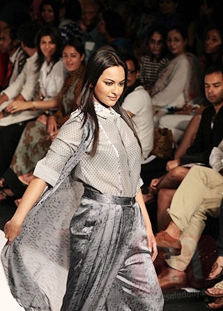 Sonakshi Sinha is foolish about Salman